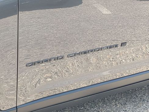 Used 2023 Jeep Grand Cherokee Altitude AWD/4WD image 13