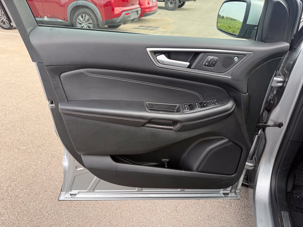 Used 2023 Ford Edge Titanium AWD/4WD image 7