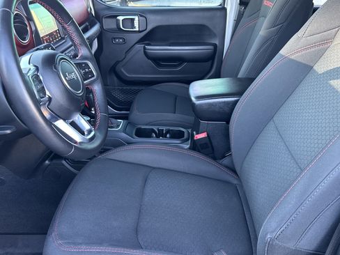 Used 2018 Jeep Wrangler Unlimited Rubicon image 9