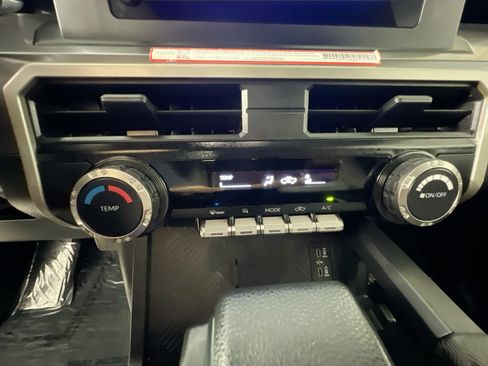 Used 2024 Toyota Tacoma SR5 AWD/4WD image 37