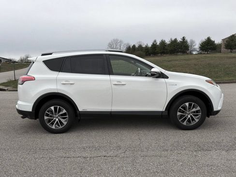 Used 2017 Toyota RAV4 XLE AWD/4WD image 32