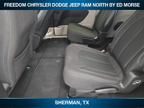 Used 2023 Chrysler Voyager LX image 20