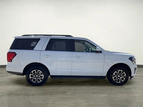 Certified 2024 Ford Expedition XLT image 11