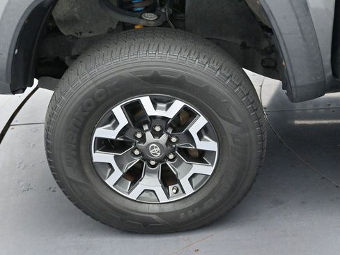 Used 2020 Toyota Tacoma TRD Off-Road w/ Technology Package AWD/4WD image 34