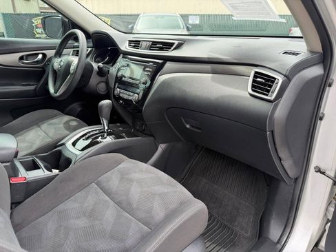 Used 2016 Nissan Rogue SV image 20