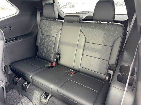 New 2026 Buick Enclave Avenir w/ Super Cruise Package AWD/4WD image 16