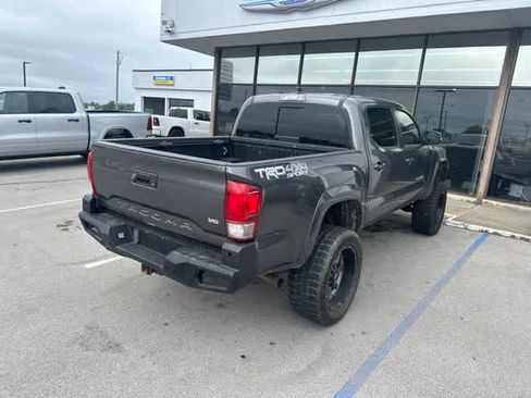 Used 2017 Toyota Tacoma TRD Sport w/ Tow Package (A/T) AWD/4WD image 13