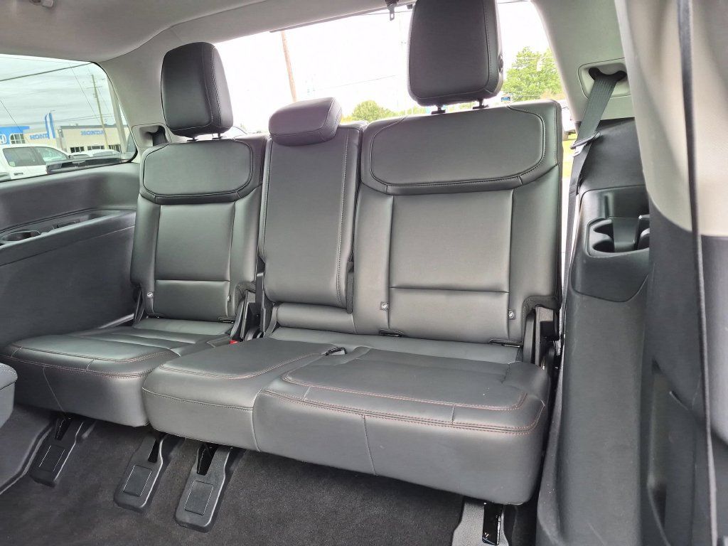 Used 2025 Ford Expedition Active AWD/4WD image 28