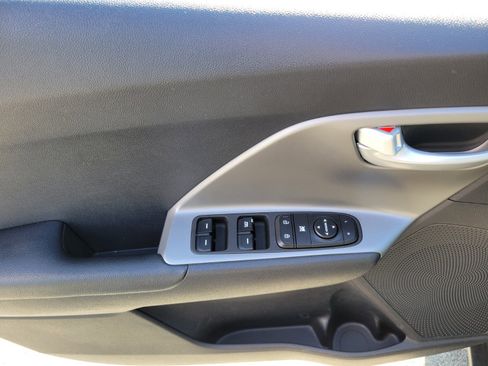 Used 2018 Kia Niro LX image 18