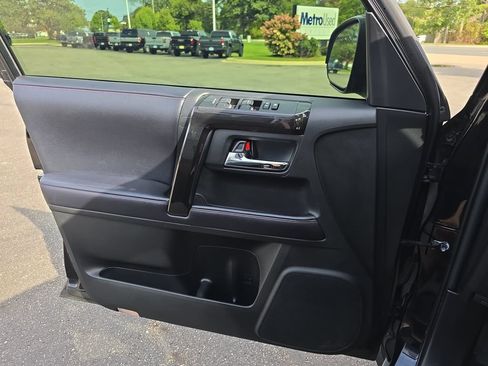 Used 2019 Toyota 4Runner TRD Off-Road Premium AWD/4WD image 29