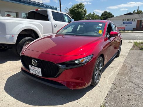 Used 2019 MAZDA MAZDA3 AWD Hatchback w/ Preferred Pkg image 2