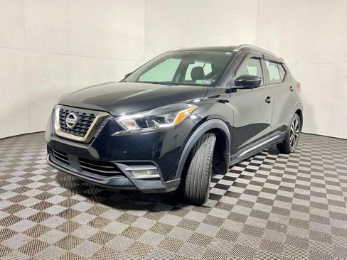 Used 2020 Nissan Kicks SR w/ SR Premium Package image 2