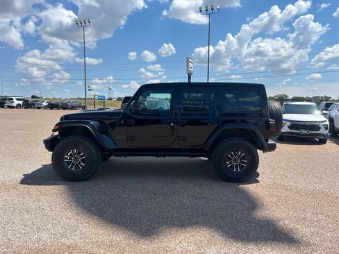 Used 2024 Jeep Wrangler Unlimited Rubicon AWD/4WD image 2