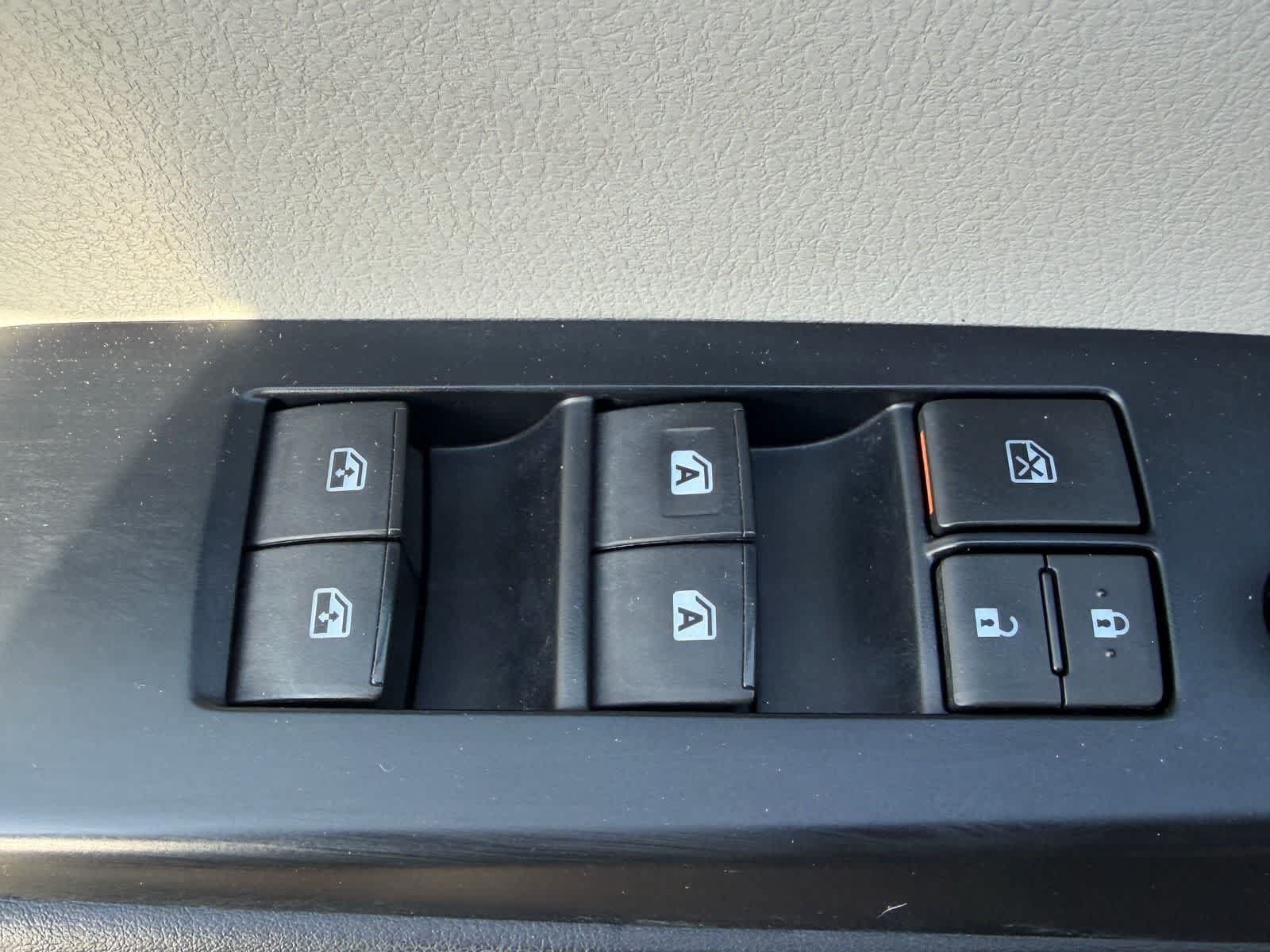 Used 2018 Toyota Highlander XLE FWD image 16