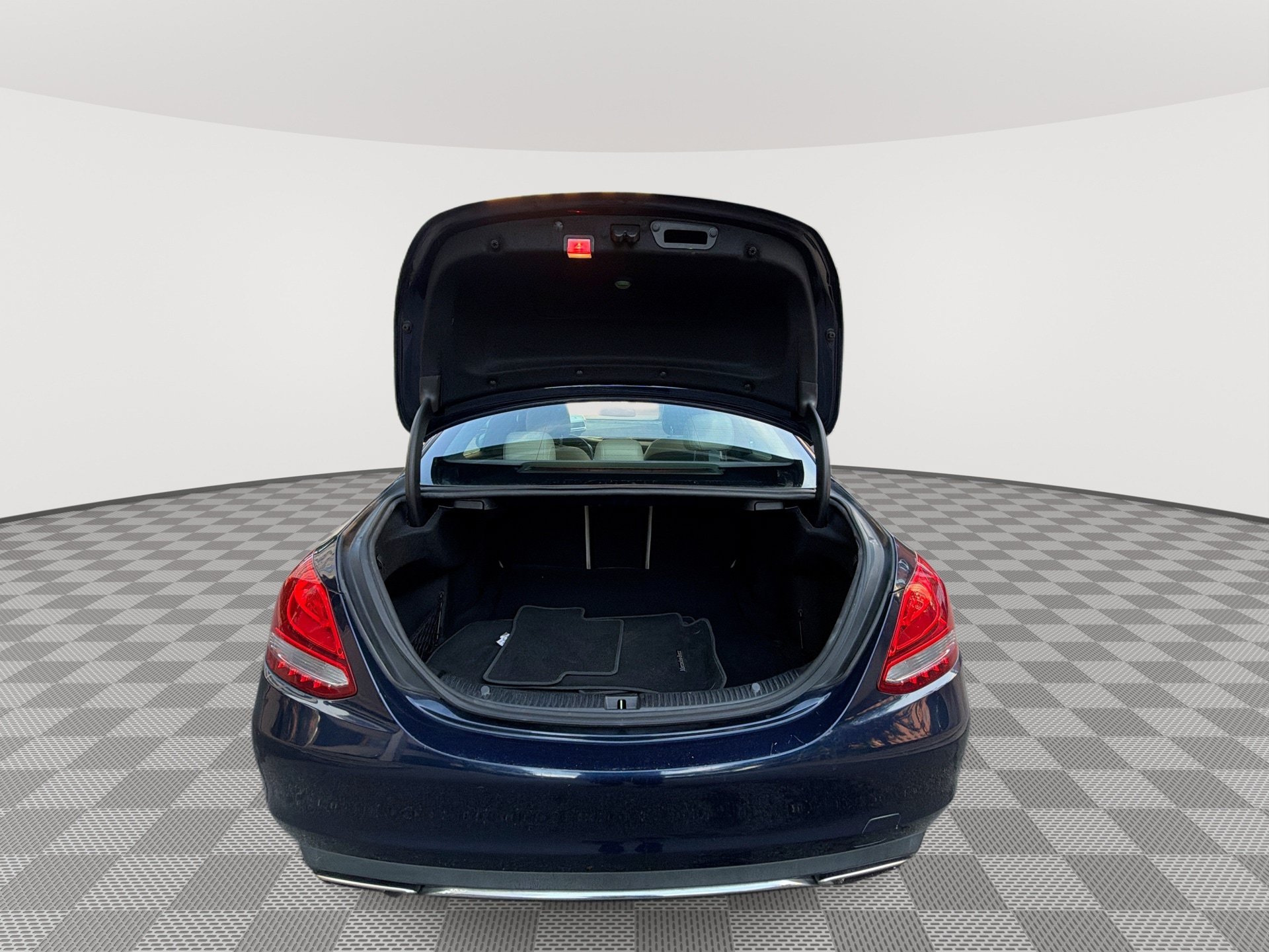 Used 2018 Mercedes-Benz C 300 Sedan w/ Premium Package image 21