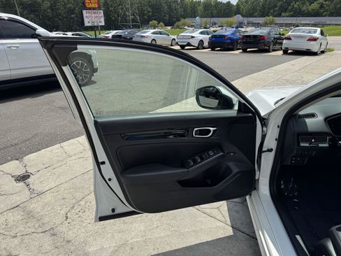 Used 2022 Honda Civic Touring image 6