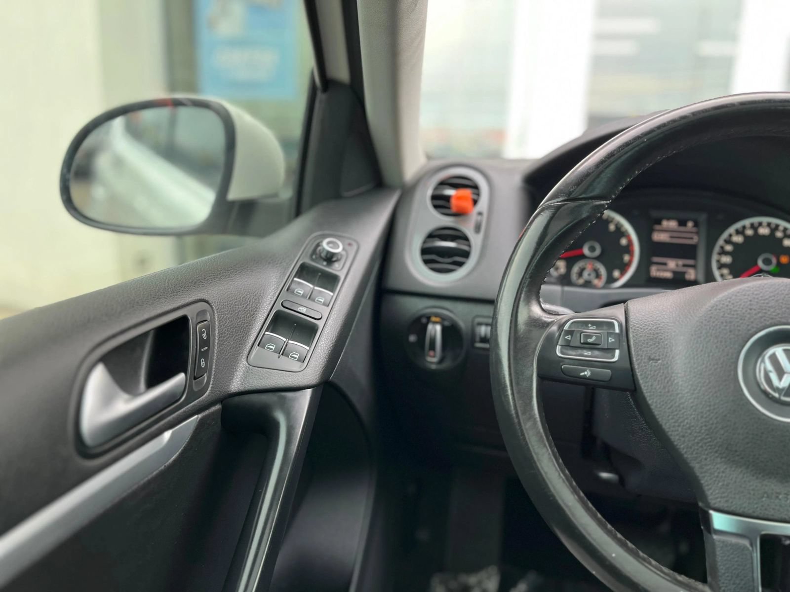 Used 2013 Volkswagen Tiguan SEL FWD image 14