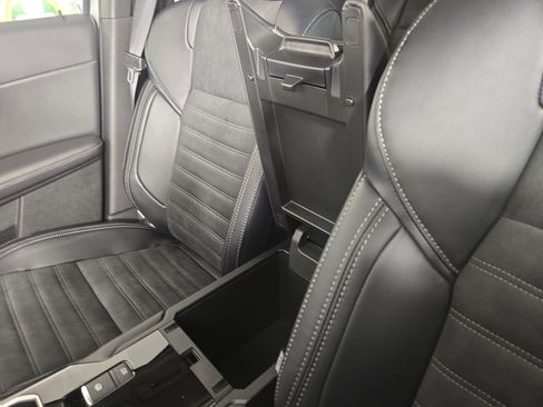 New 2025 Mitsubishi Outlander SE image 29