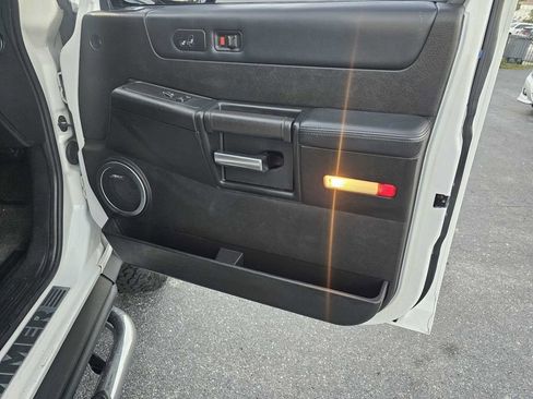 Used 2005 HUMMER H2 w/ Preferred Equipment Group image 17