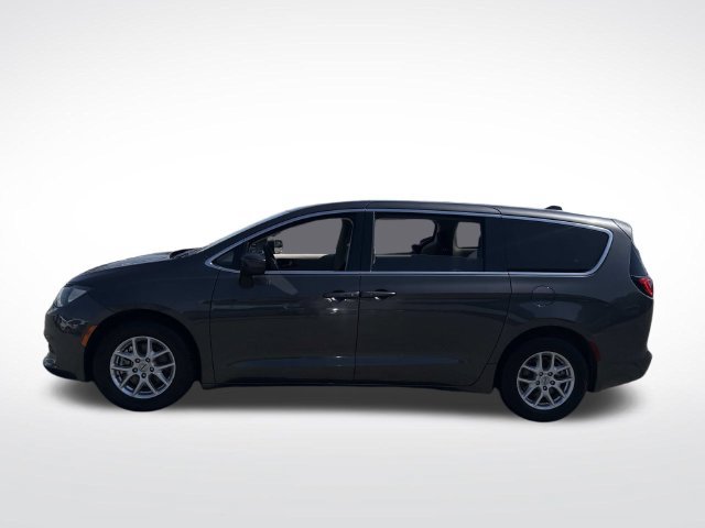 Used 2023 Chrysler Voyager LX FWD image 2