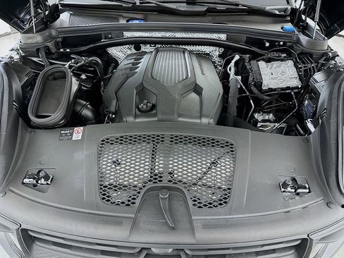 New 2025 Porsche Macan image 30