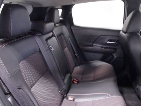 Used 2025 Nissan Kicks SR image 18