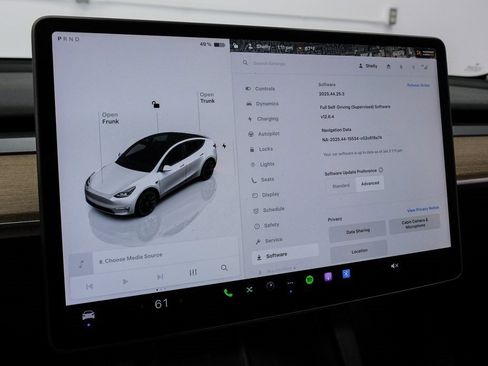 Used 2022 Tesla Model Y Long Range image 32