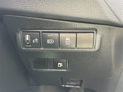 Used 2024 Toyota Corolla Cross SE image 29