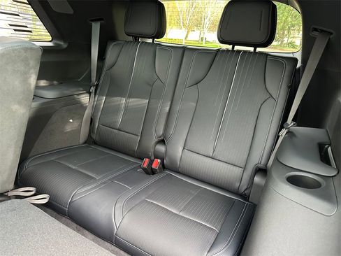 New 2026 Cadillac Vistiq Sport image 17