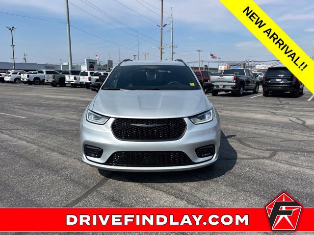 Used 2026 Chrysler Pacifica Select w/ S Appearance Package FWD image 2