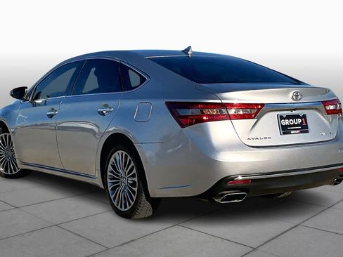 Used 2017 Toyota Avalon Limited image 11