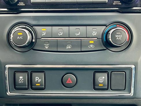 Used 2023 Nissan Titan SV image 29