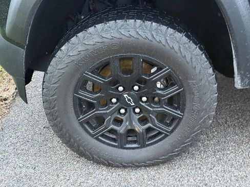 Used 2023 Chevrolet Colorado Trail Boss image 2