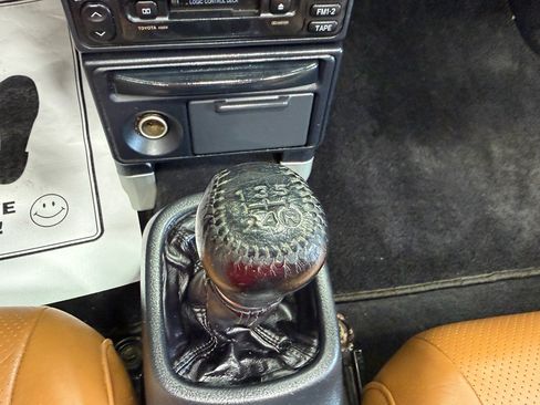 Used 2001 Toyota MR2 RWD image 13