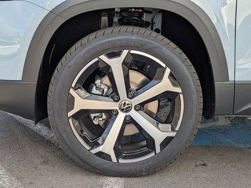 New 2026 Volkswagen Taos SEL image 38