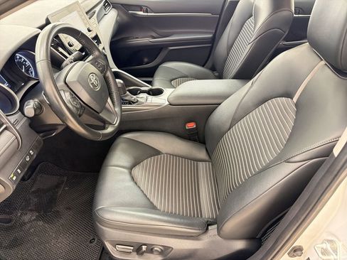 Used 2023 Toyota Camry SE FWD image 5