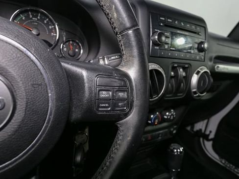 Used 2018 Jeep Wrangler Sahara w/ Connectivity Group AWD/4WD image 24