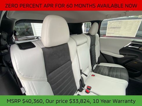 New 2025 Mitsubishi Outlander SE image 28