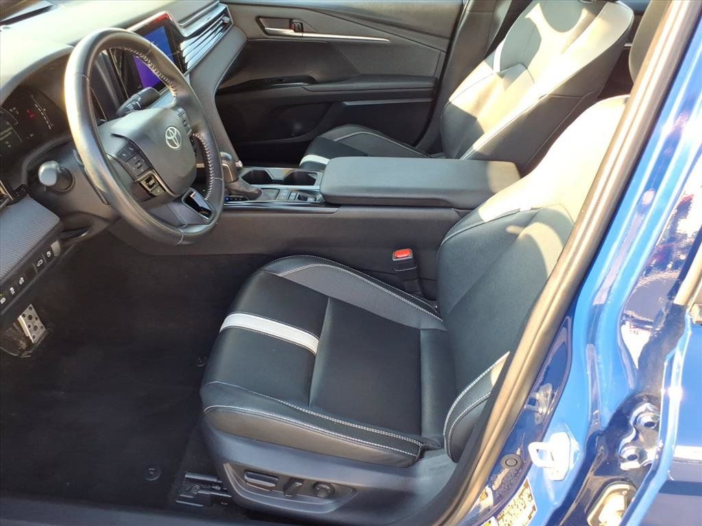 Used 2025 Toyota Camry SE FWD image 5
