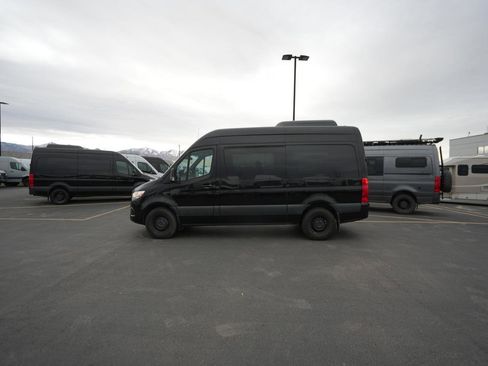 Used 2024 Mercedes-Benz Sprinter 2500 image 4