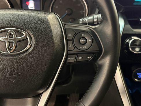 Used 2021 Toyota Venza LE AWD/4WD image 30