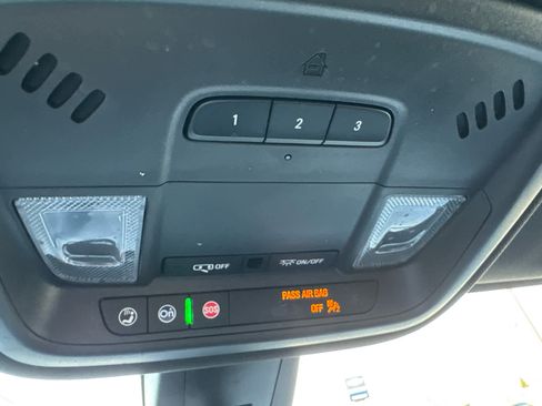 Used 2023 Chevrolet Traverse LT w/ Midnight/Sport Edition image 28