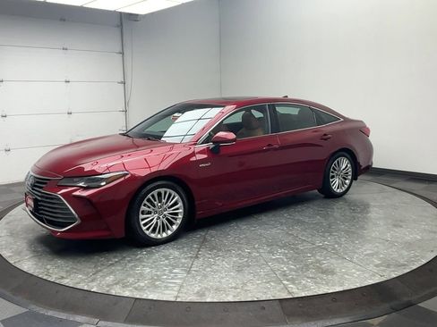 Used 2020 Toyota Avalon Limited image 35