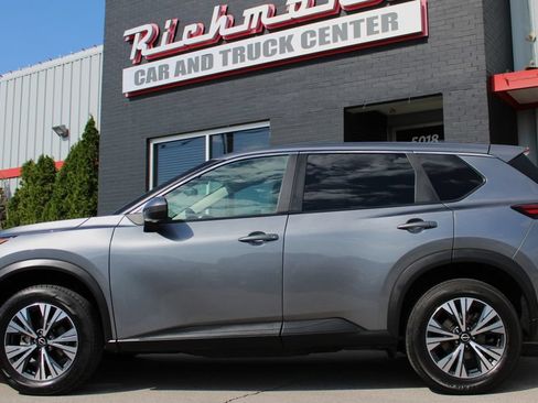 Used 2023 Nissan Rogue SV FWD image 3