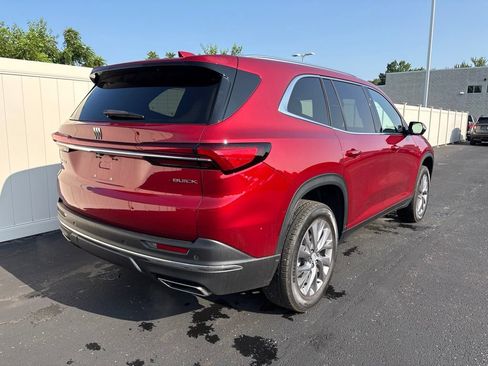 Used 2025 Buick Enclave Preferred AWD/4WD image 3