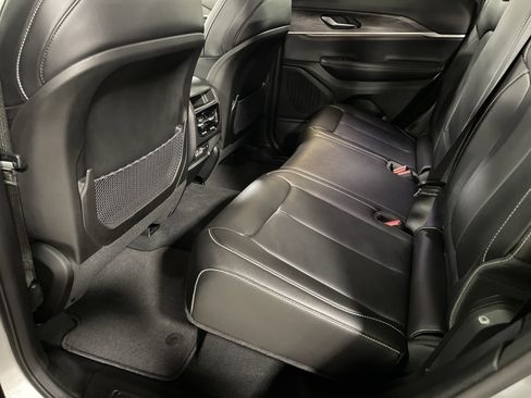 Used 2023 Jeep Grand Cherokee Limited w/ Trailer Tow Prep Group (B) image 11