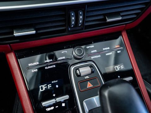 Used 2022 Porsche Cayenne Platinum Edition image 49