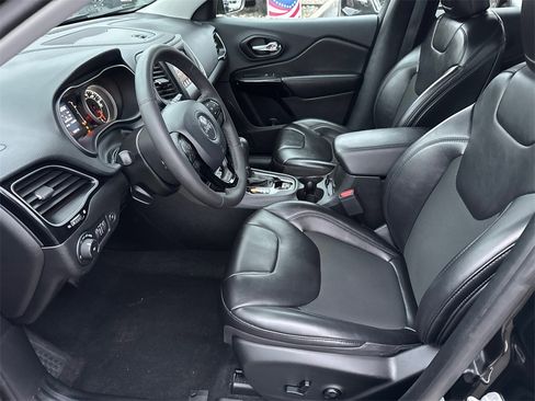 Used 2020 Jeep Cherokee Latitude Plus image 26