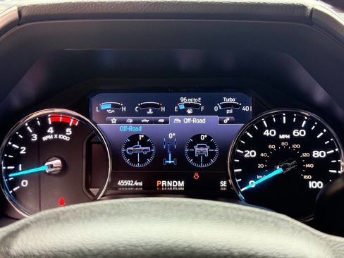 Used 2022 Ford F450 Platinum w/ FX4 Off-Road Package AWD/4WD image 21