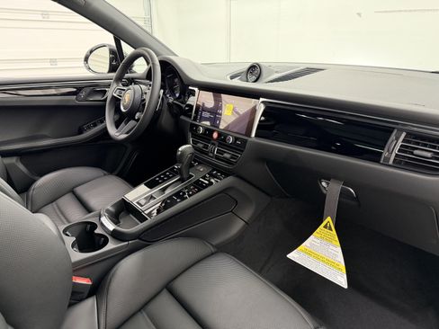Certified 2026 Porsche Macan AWD/4WD image 24